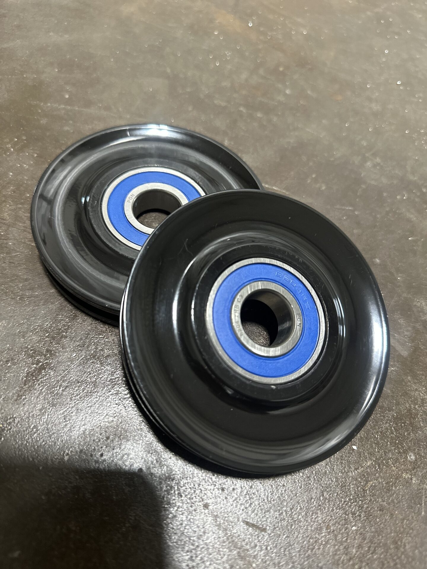Finished cable pulleys with sealed bearings